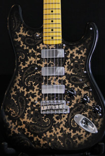 Black and Gold Sparkle Paisley S-Style